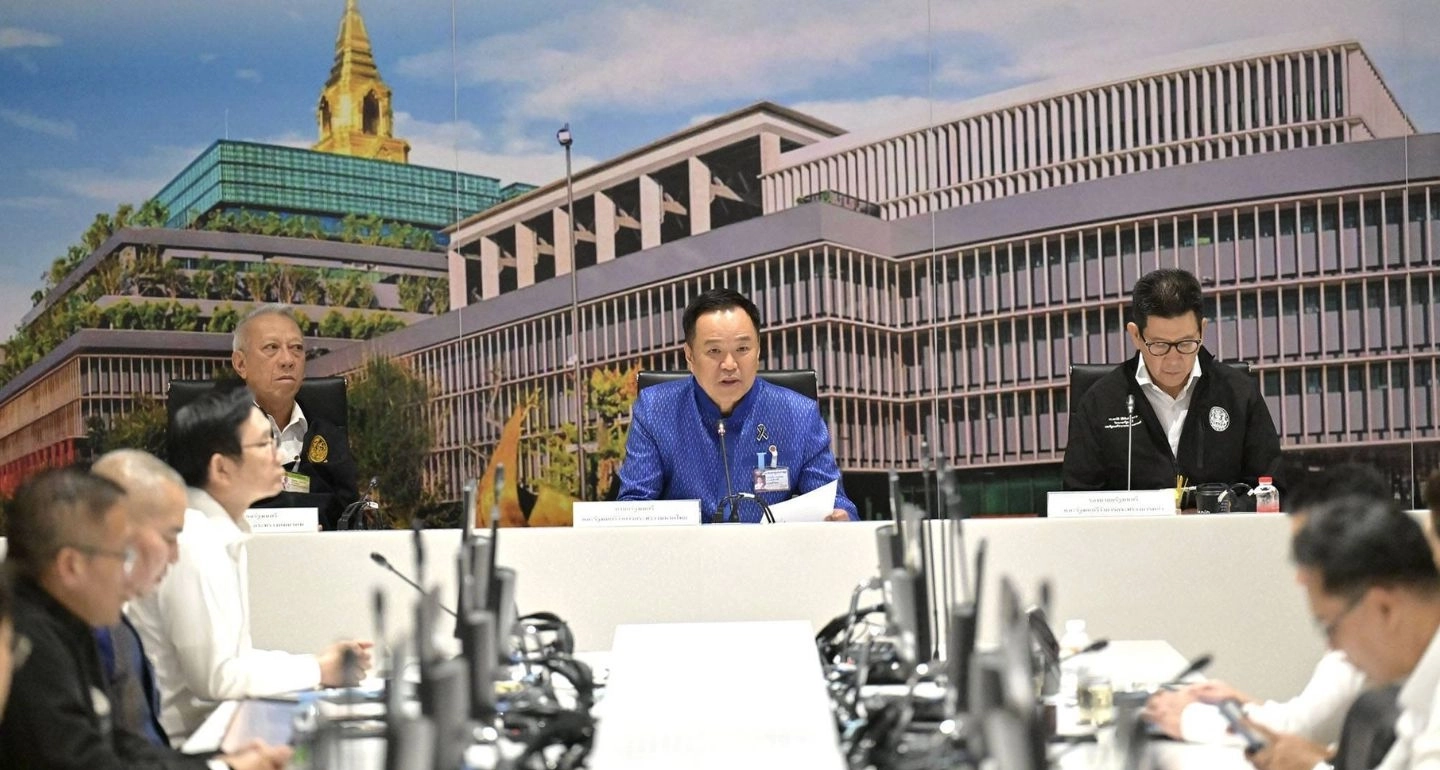 มาตรการของ ศบก. เร่งกระจายน้ำมันทั่วประเทศและผ่อนปรนขนส่ง 24 ชั่วโมง